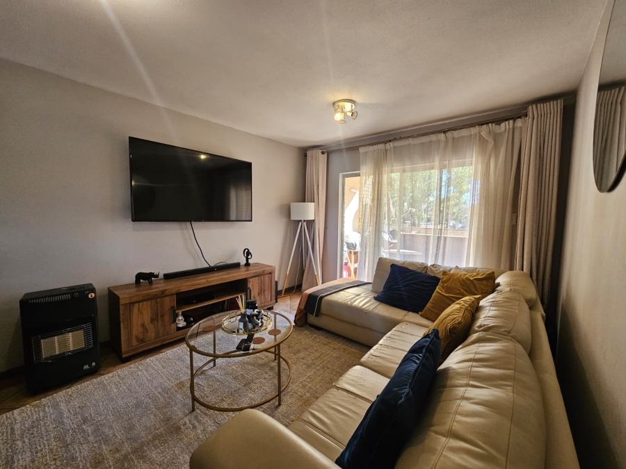 To Let 2 Bedroom Property for Rent in Die Hoewes Gauteng