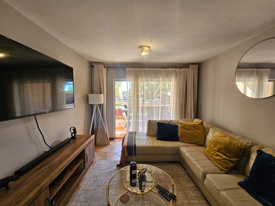 To Let 2 Bedroom Property for Rent in Die Hoewes Gauteng