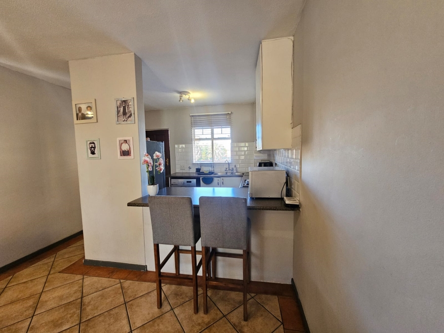 To Let 2 Bedroom Property for Rent in Die Hoewes Gauteng