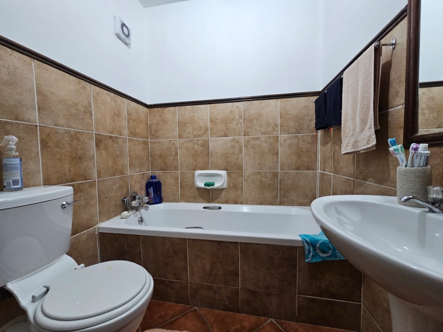 To Let 2 Bedroom Property for Rent in Die Hoewes Gauteng