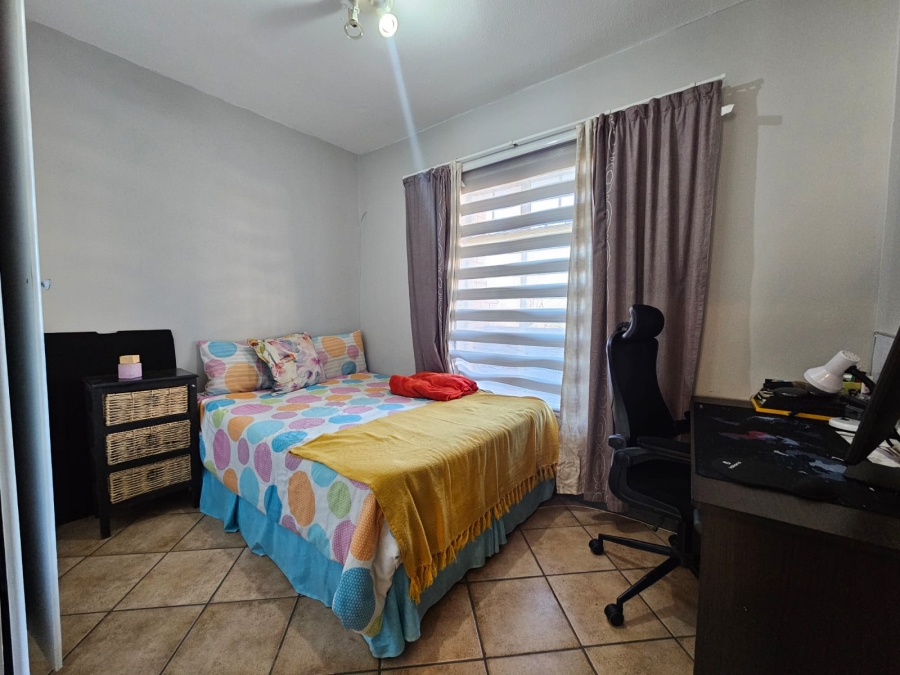 To Let 2 Bedroom Property for Rent in Die Hoewes Gauteng