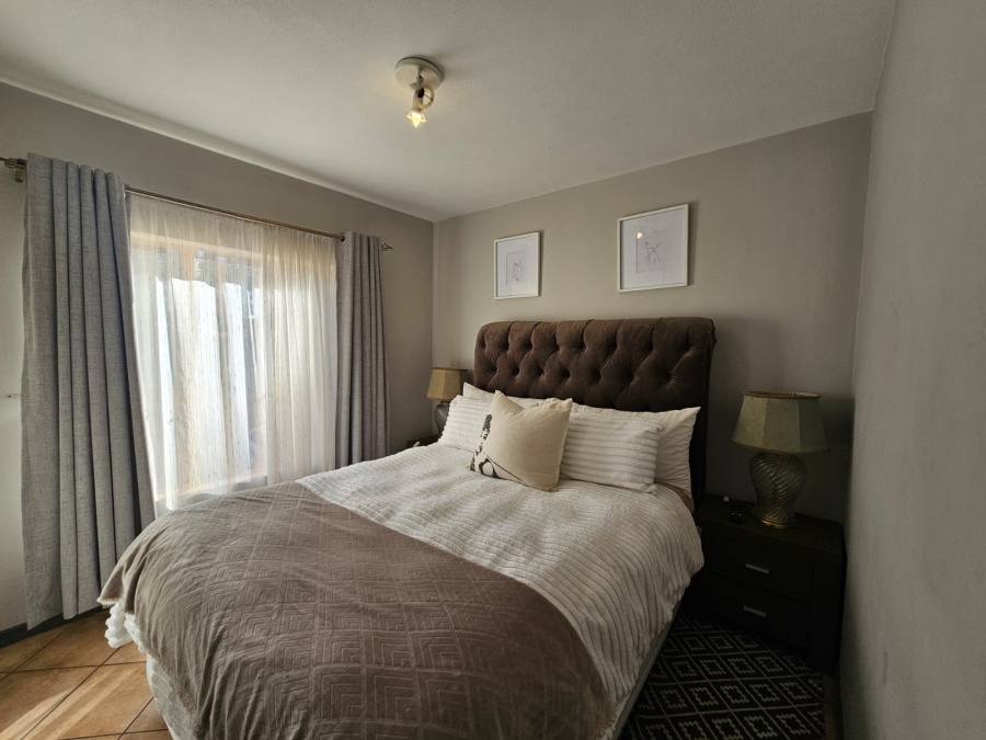 To Let 2 Bedroom Property for Rent in Die Hoewes Gauteng