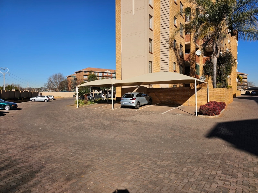 To Let 2 Bedroom Property for Rent in Die Hoewes Gauteng