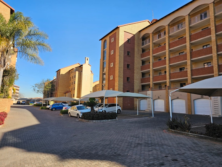 To Let 2 Bedroom Property for Rent in Die Hoewes Gauteng