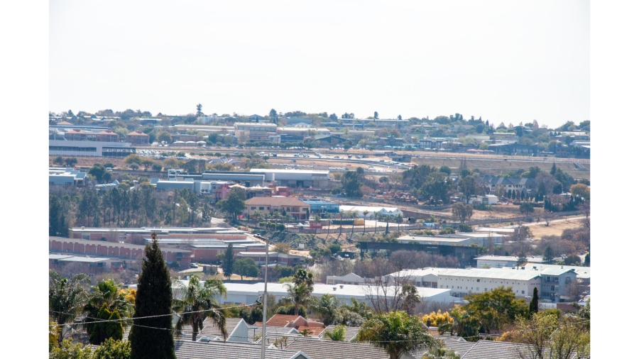 3 Bedroom Property for Sale in Barbeque Downs Gauteng