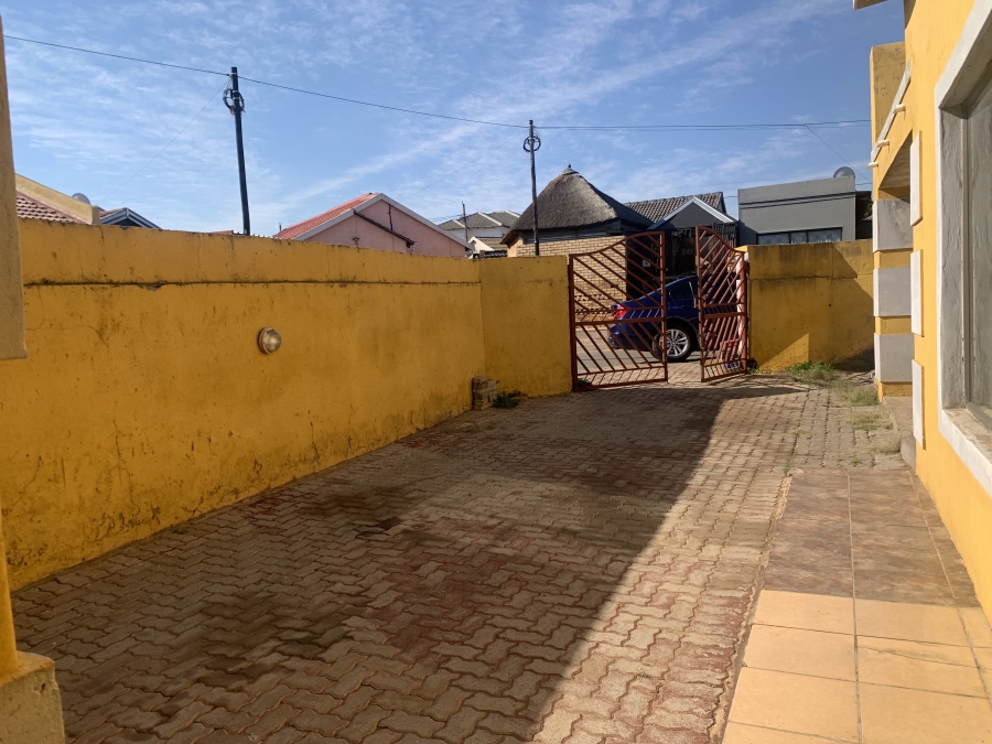 3 Bedroom Property for Sale in Mohlakeng Gauteng