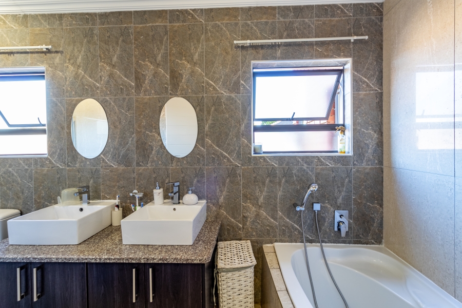To Let 4 Bedroom Property for Rent in Willow Acres Gauteng