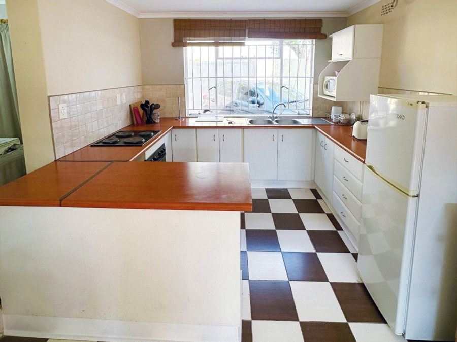 To Let 1 Bedroom Property for Rent in Highlands North Gauteng