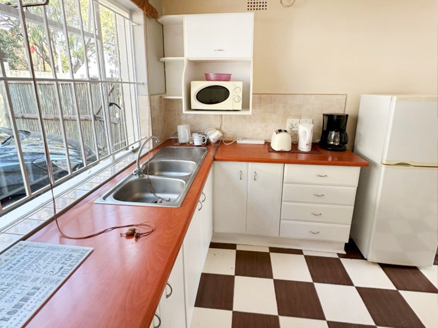 To Let 1 Bedroom Property for Rent in Highlands North Gauteng