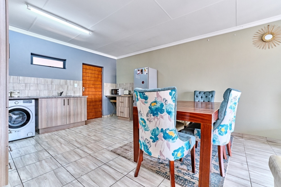 To Let 2 Bedroom Property for Rent in Noordwyk Gauteng