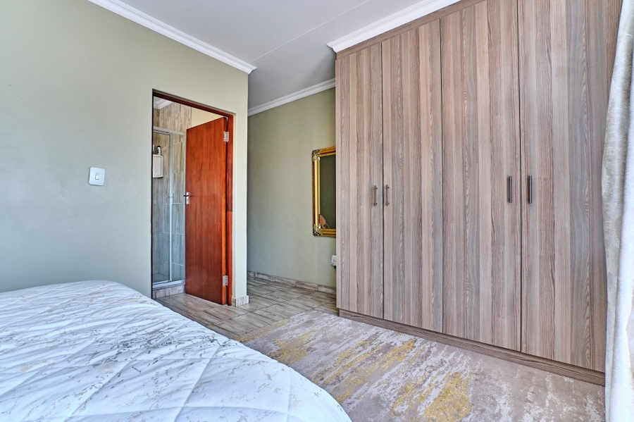 To Let 2 Bedroom Property for Rent in Noordwyk Gauteng