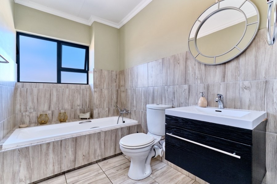 To Let 2 Bedroom Property for Rent in Noordwyk Gauteng