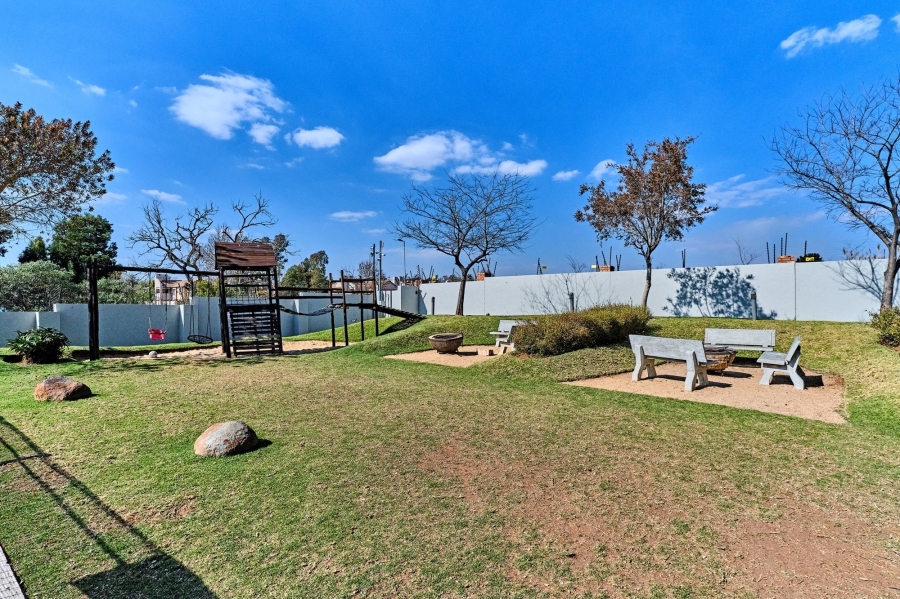 To Let 2 Bedroom Property for Rent in Noordwyk Gauteng