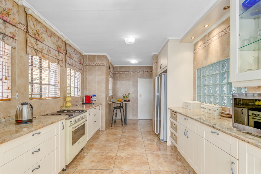 4 Bedroom Property for Sale in Glen Austin Gauteng
