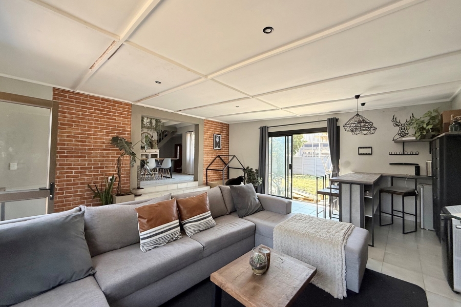 2 Bedroom Property for Sale in Elardus Park Gauteng