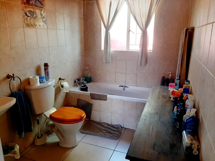 4 Bedroom Property for Sale in Eldoraigne Gauteng
