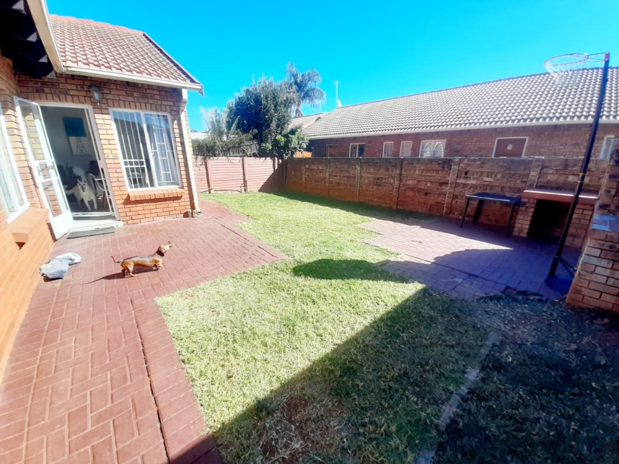 4 Bedroom Property for Sale in Eldoraigne Gauteng