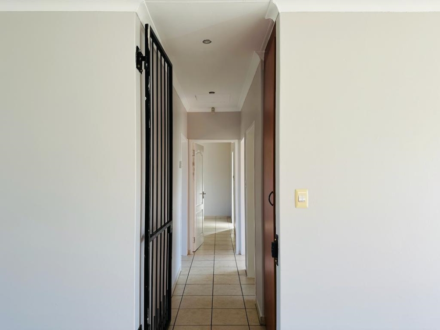3 Bedroom Property for Sale in Sonneveld Gauteng