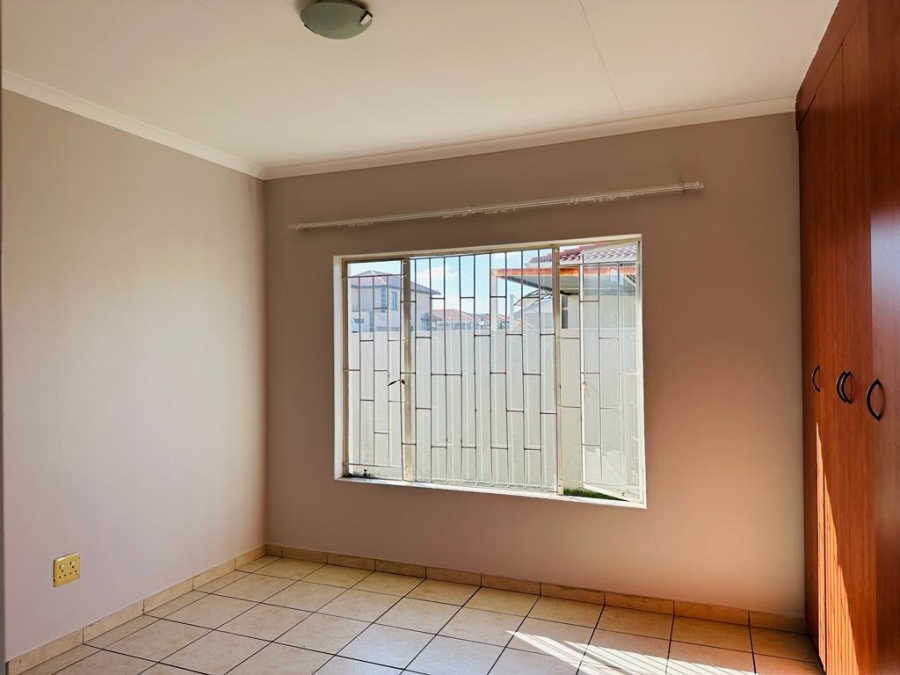 3 Bedroom Property for Sale in Sonneveld Gauteng