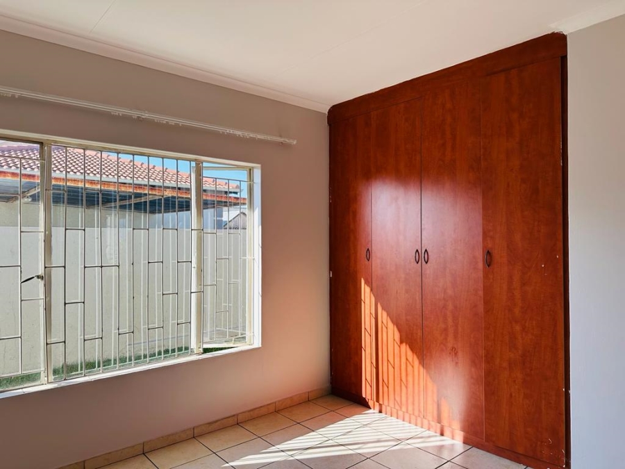 3 Bedroom Property for Sale in Sonneveld Gauteng