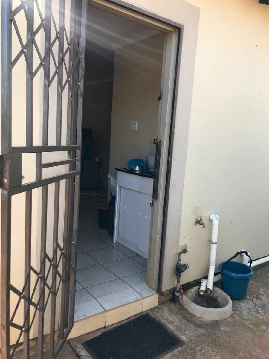 To Let 2 Bedroom Property for Rent in Lufhereng Gauteng