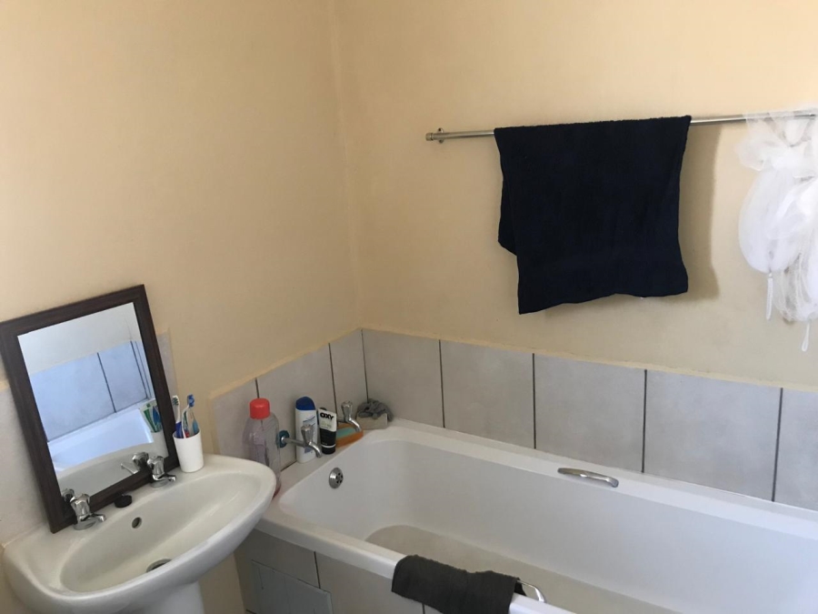 To Let 2 Bedroom Property for Rent in Lufhereng Gauteng