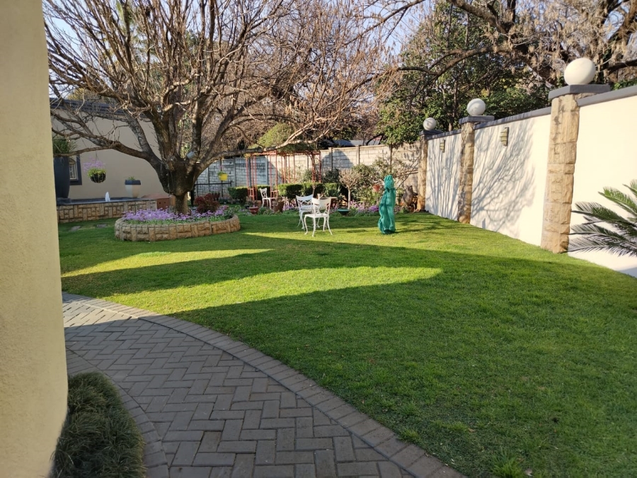6 Bedroom Property for Sale in Three Rivers Gauteng