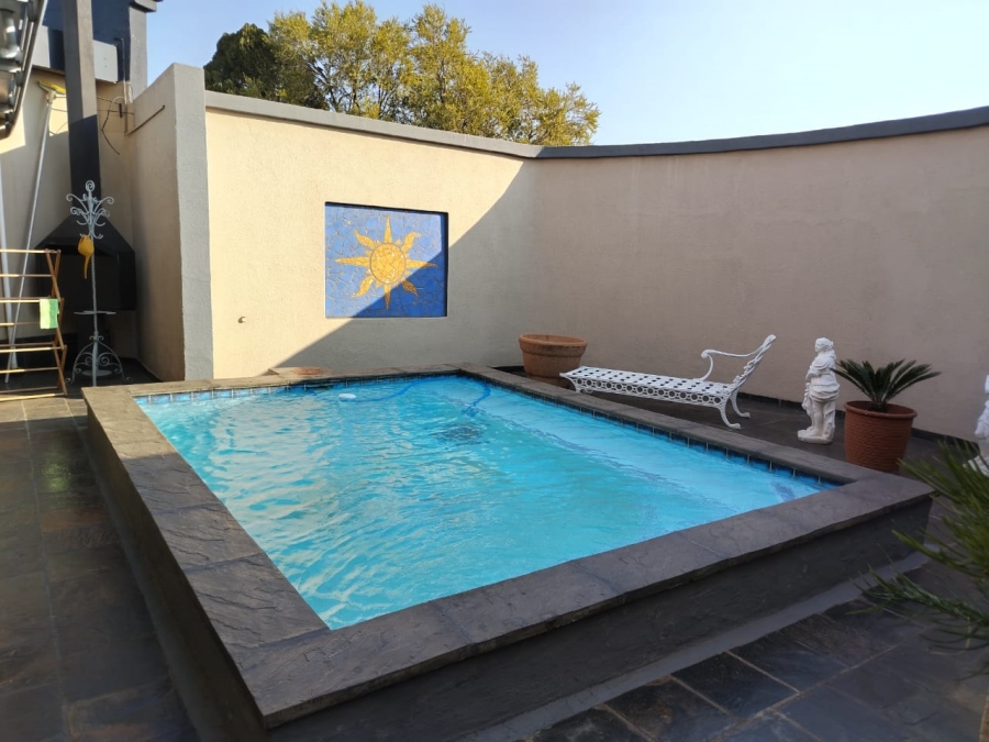 6 Bedroom Property for Sale in Three Rivers Gauteng