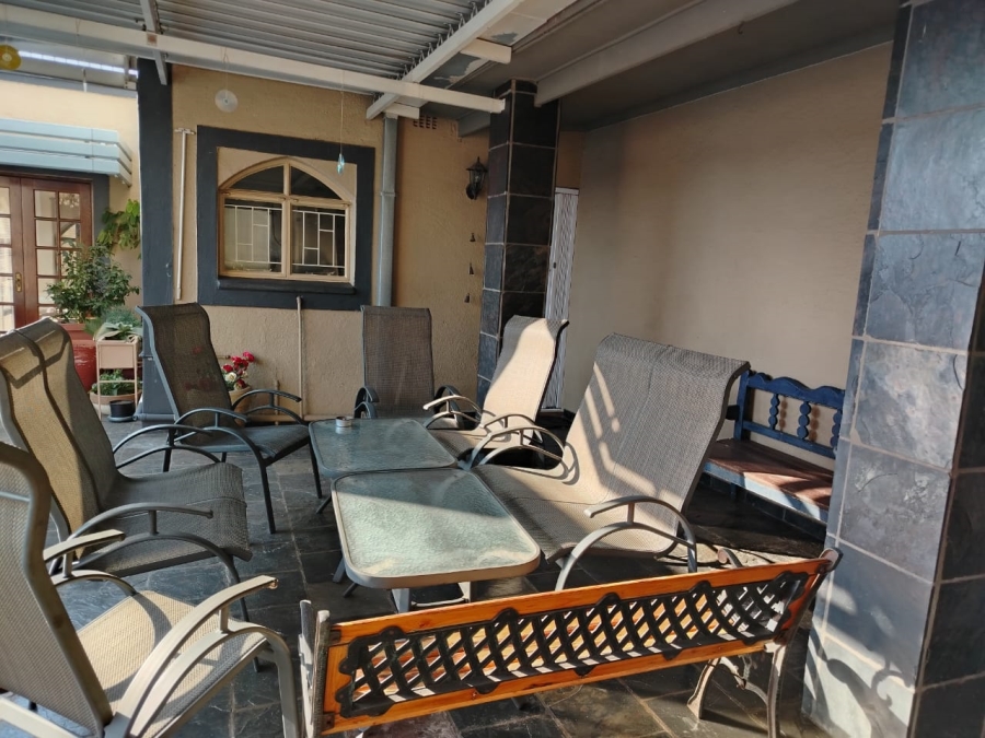 6 Bedroom Property for Sale in Three Rivers Gauteng