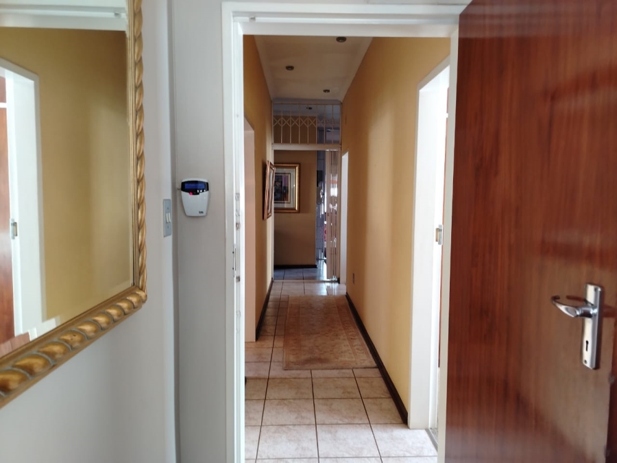 6 Bedroom Property for Sale in Three Rivers Gauteng