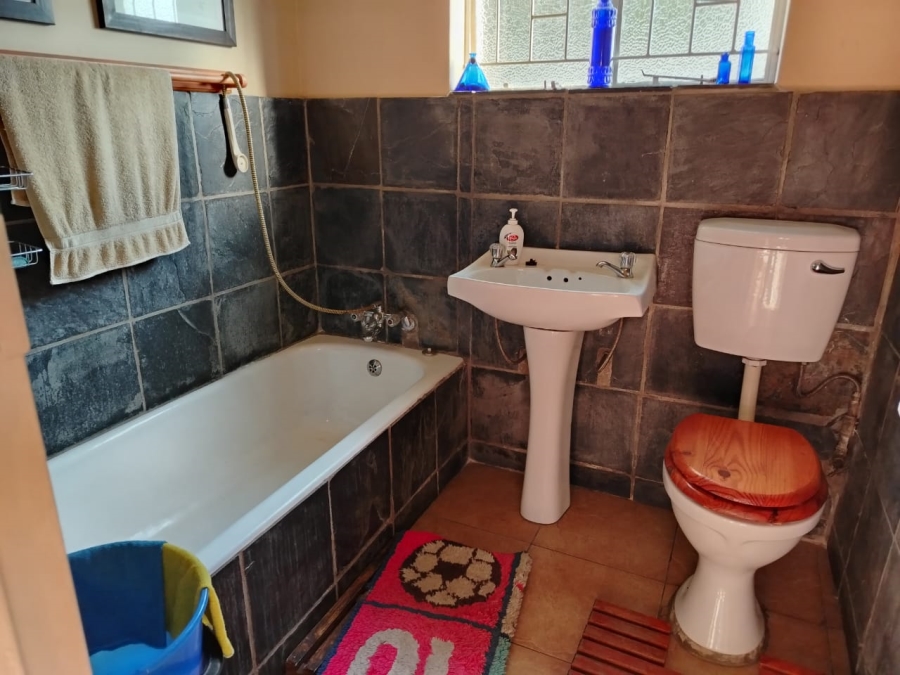 6 Bedroom Property for Sale in Three Rivers Gauteng