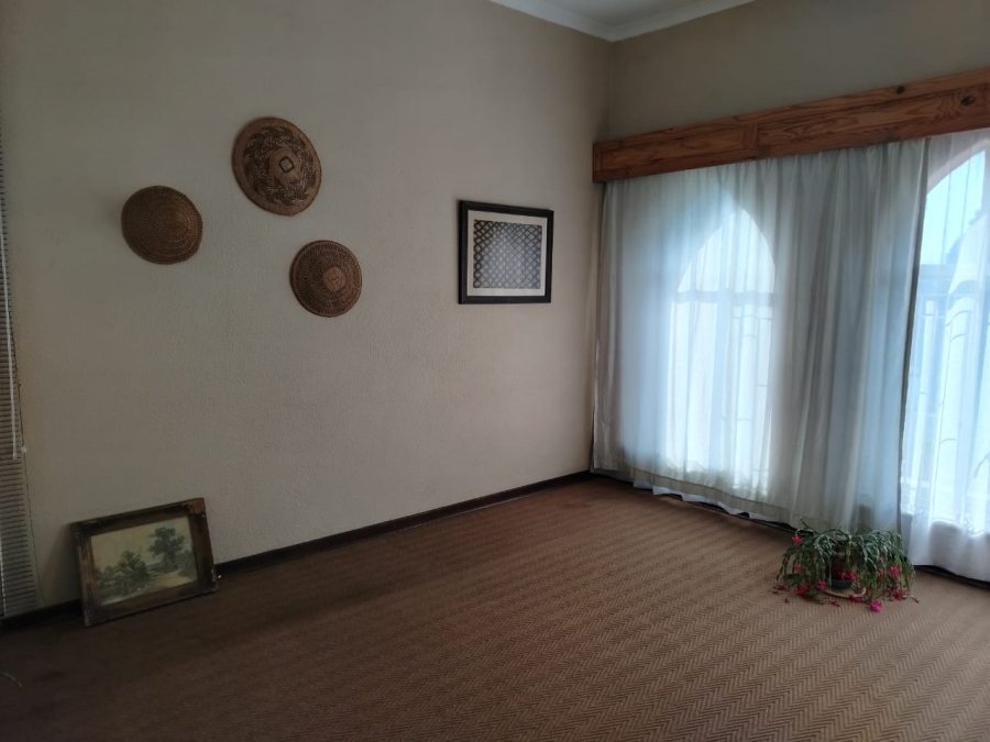 6 Bedroom Property for Sale in Three Rivers Gauteng