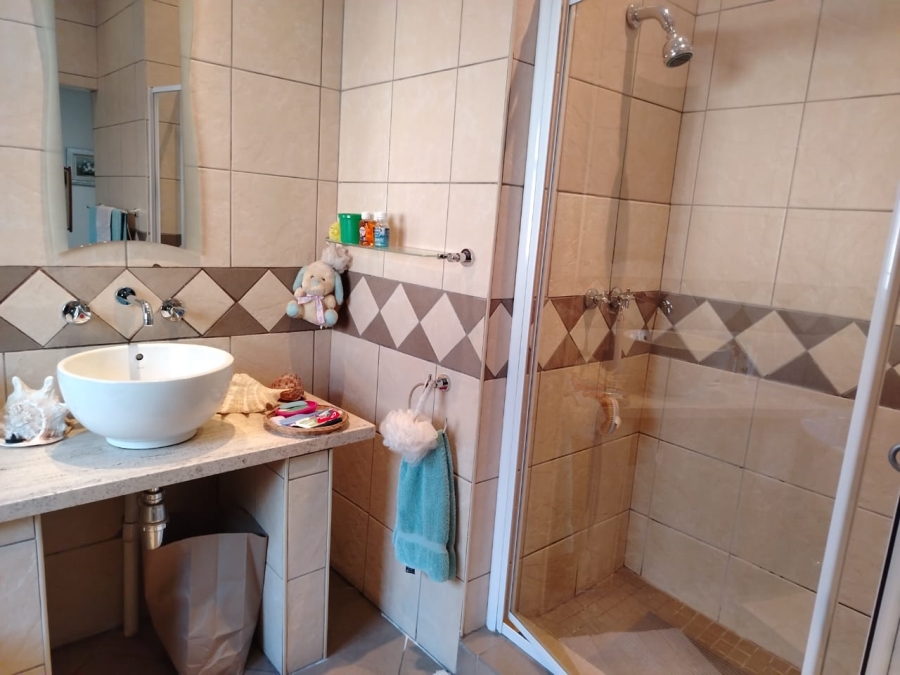 6 Bedroom Property for Sale in Three Rivers Gauteng