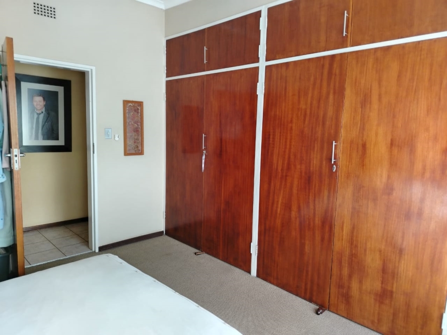 6 Bedroom Property for Sale in Three Rivers Gauteng