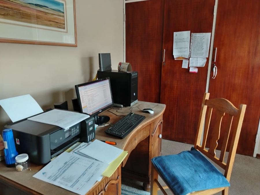 6 Bedroom Property for Sale in Three Rivers Gauteng