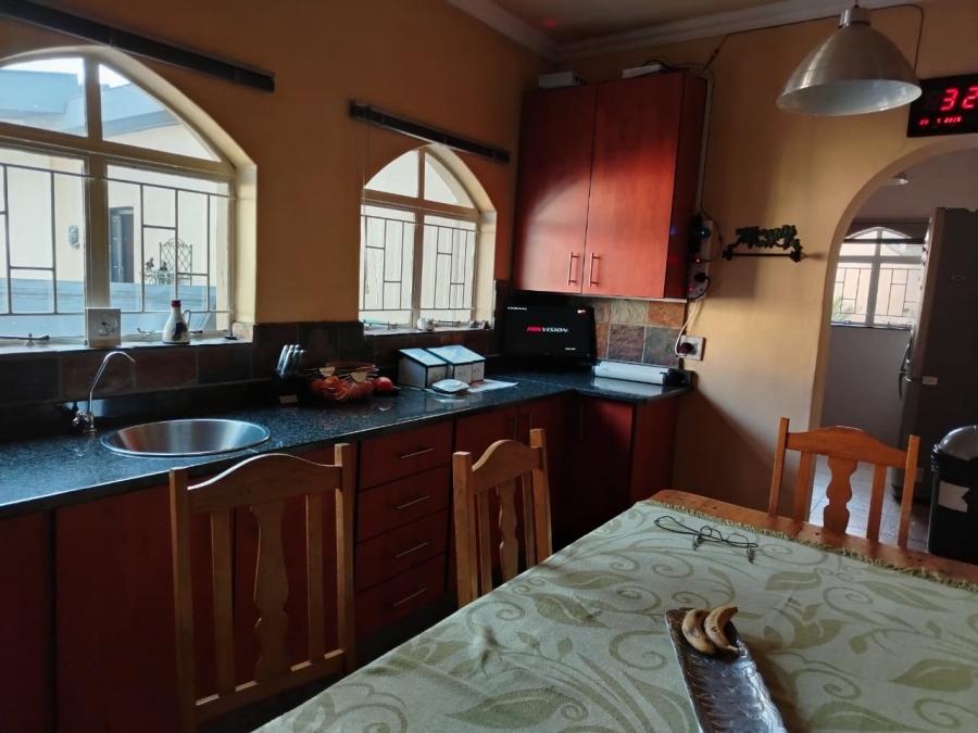 6 Bedroom Property for Sale in Three Rivers Gauteng