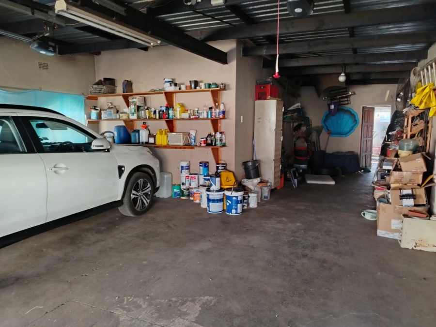 6 Bedroom Property for Sale in Three Rivers Gauteng