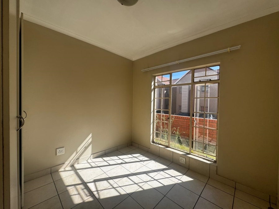 To Let 2 Bedroom Property for Rent in Summerfields Estate Gauteng