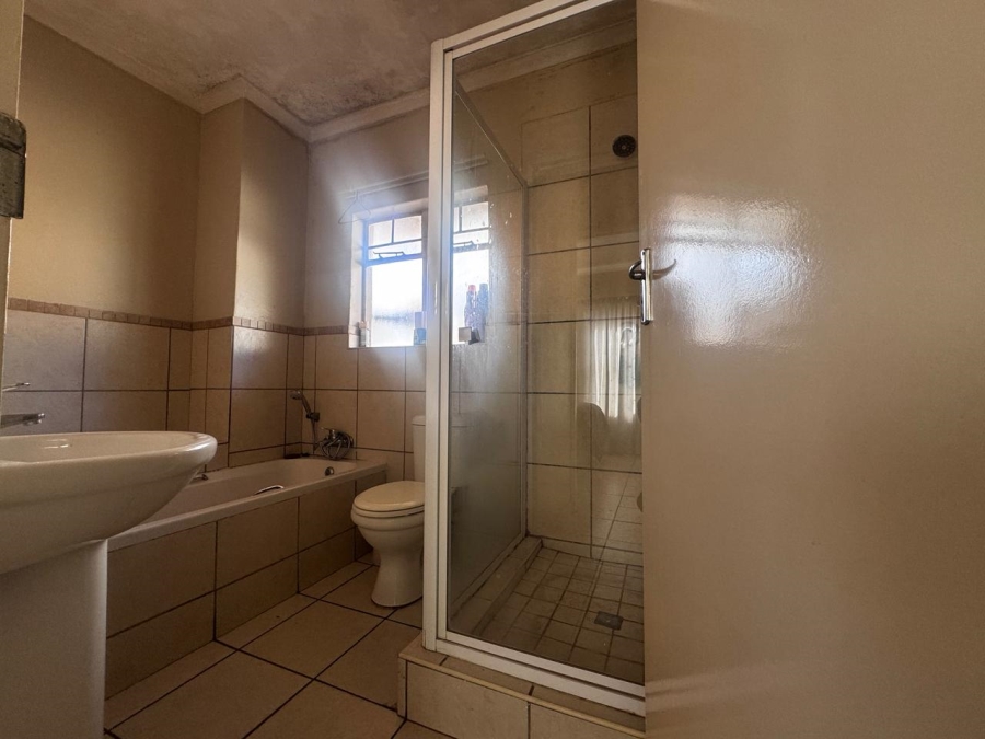 To Let 2 Bedroom Property for Rent in Summerfields Estate Gauteng