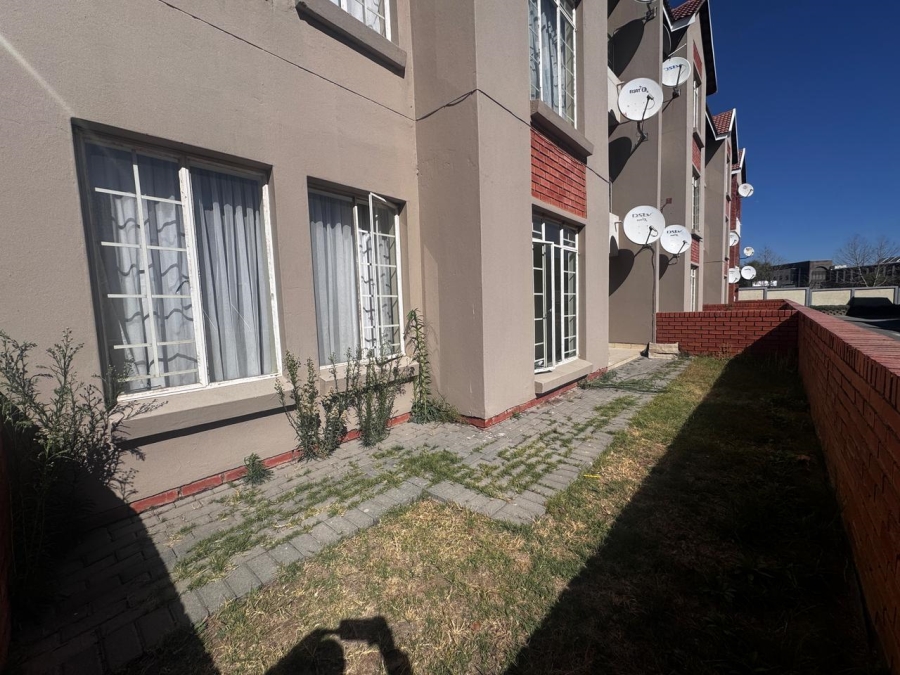 To Let 2 Bedroom Property for Rent in Summerfields Estate Gauteng