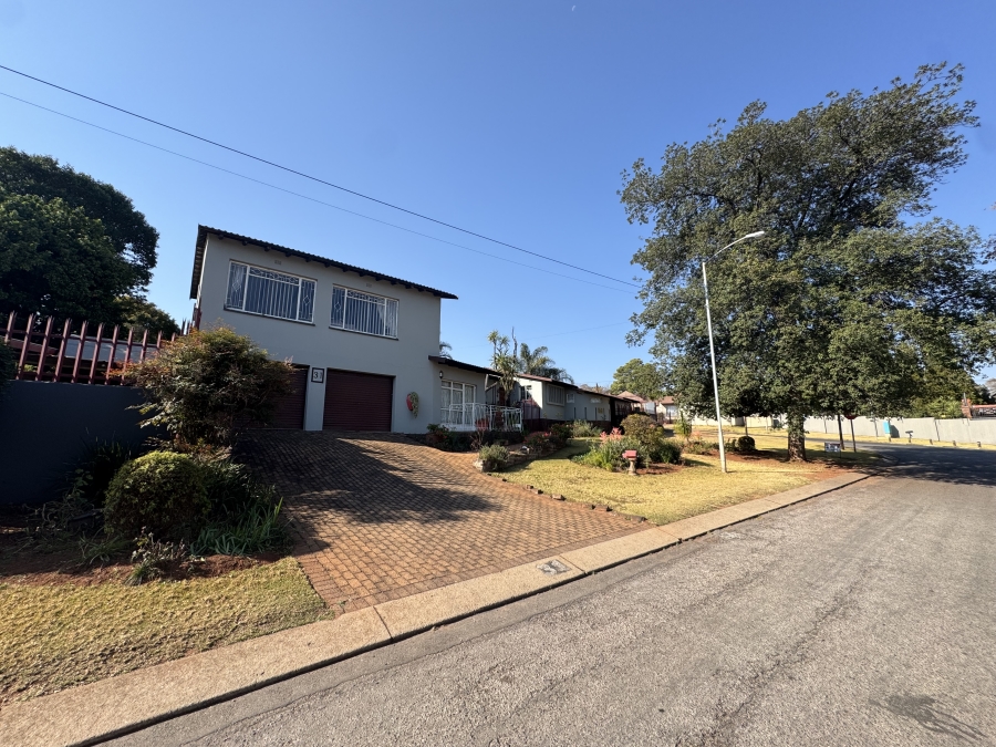3 Bedroom Property for Sale in Roodekrans Gauteng