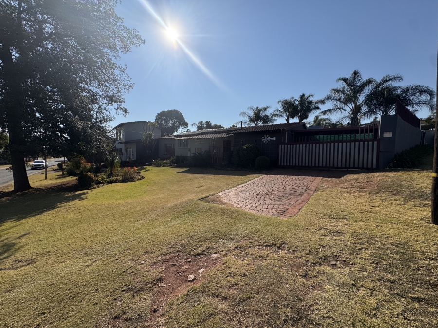 3 Bedroom Property for Sale in Roodekrans Gauteng