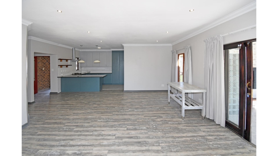 3 Bedroom Property for Sale in Thatchfield Hills Gauteng