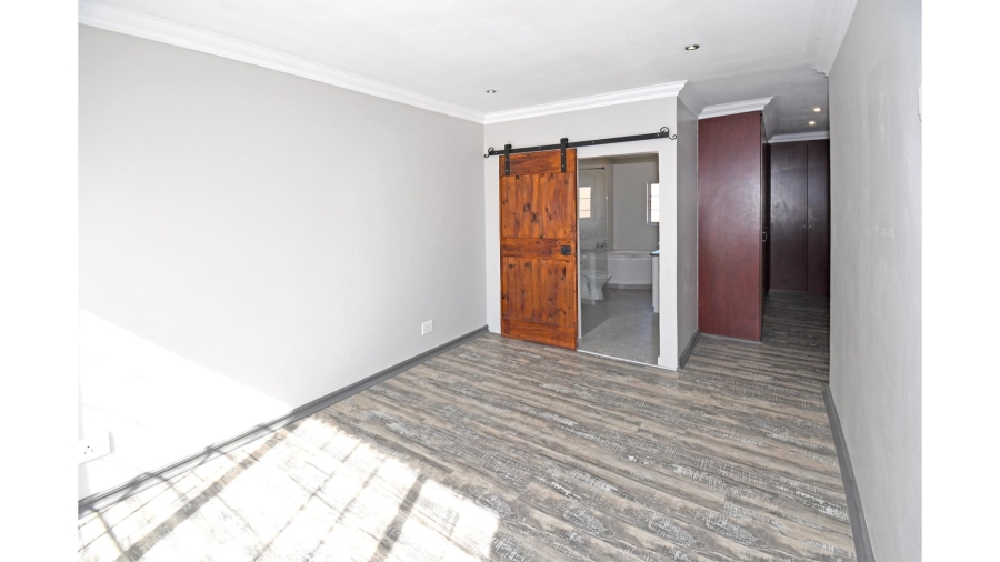 3 Bedroom Property for Sale in Thatchfield Hills Gauteng