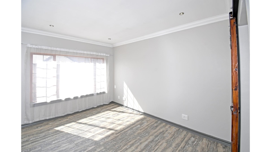 3 Bedroom Property for Sale in Thatchfield Hills Gauteng