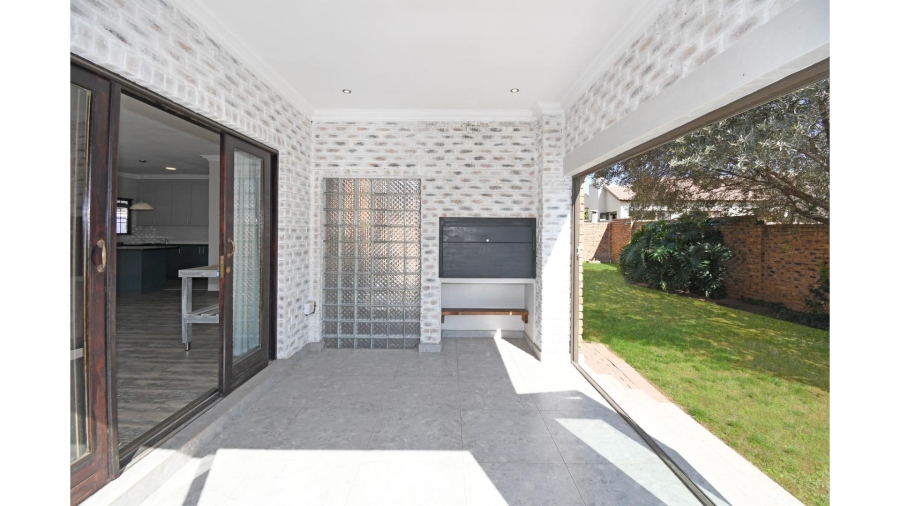 3 Bedroom Property for Sale in Thatchfield Hills Gauteng