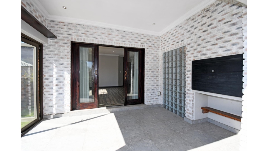 3 Bedroom Property for Sale in Thatchfield Hills Gauteng