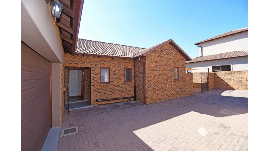 3 Bedroom Property for Sale in Thatchfield Hills Gauteng