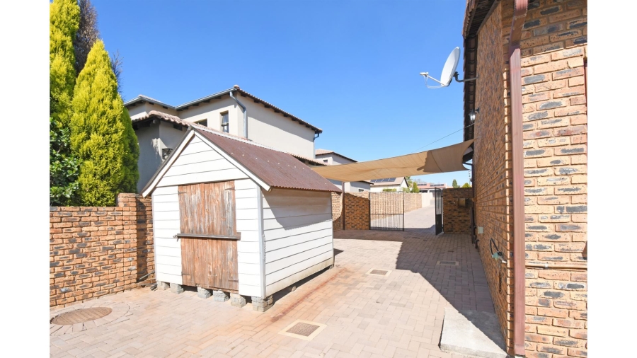 3 Bedroom Property for Sale in Thatchfield Hills Gauteng