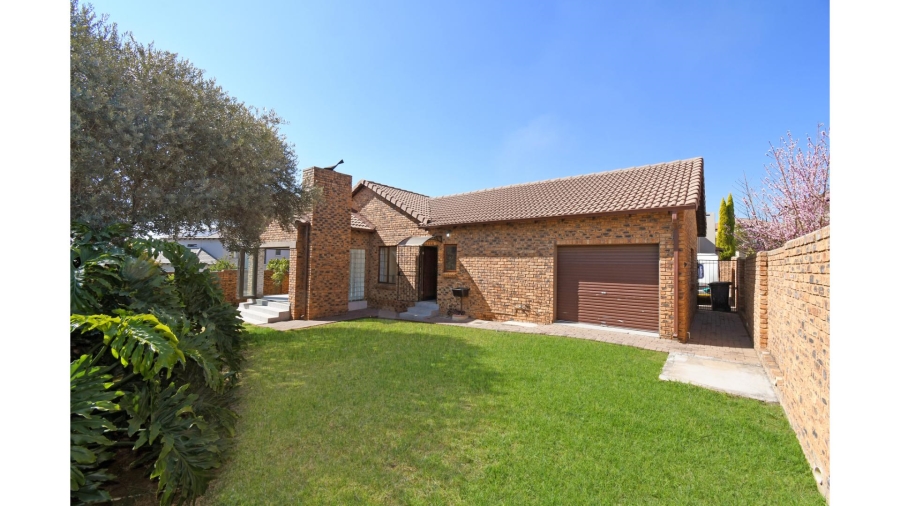 3 Bedroom Property for Sale in Thatchfield Hills Gauteng